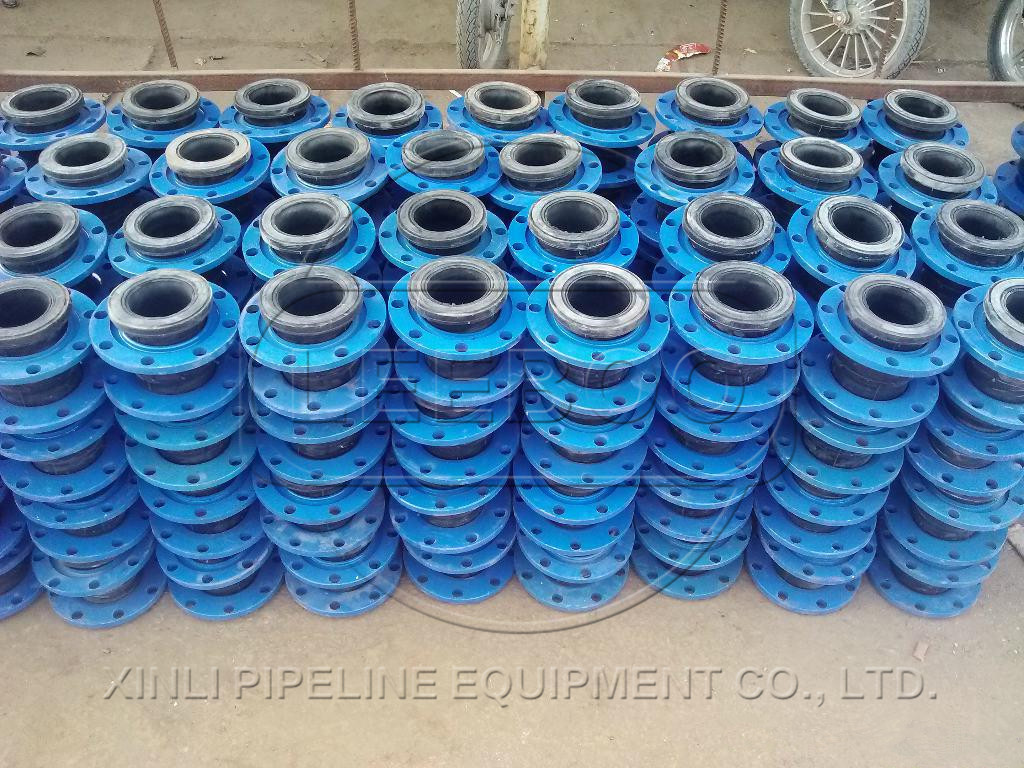 西藏日喀則市聶拉木縣耐高溫<a href=http://www.xinligd.com target=_blank class=infotextkey>橡膠接頭</a>鑫利配貨車間